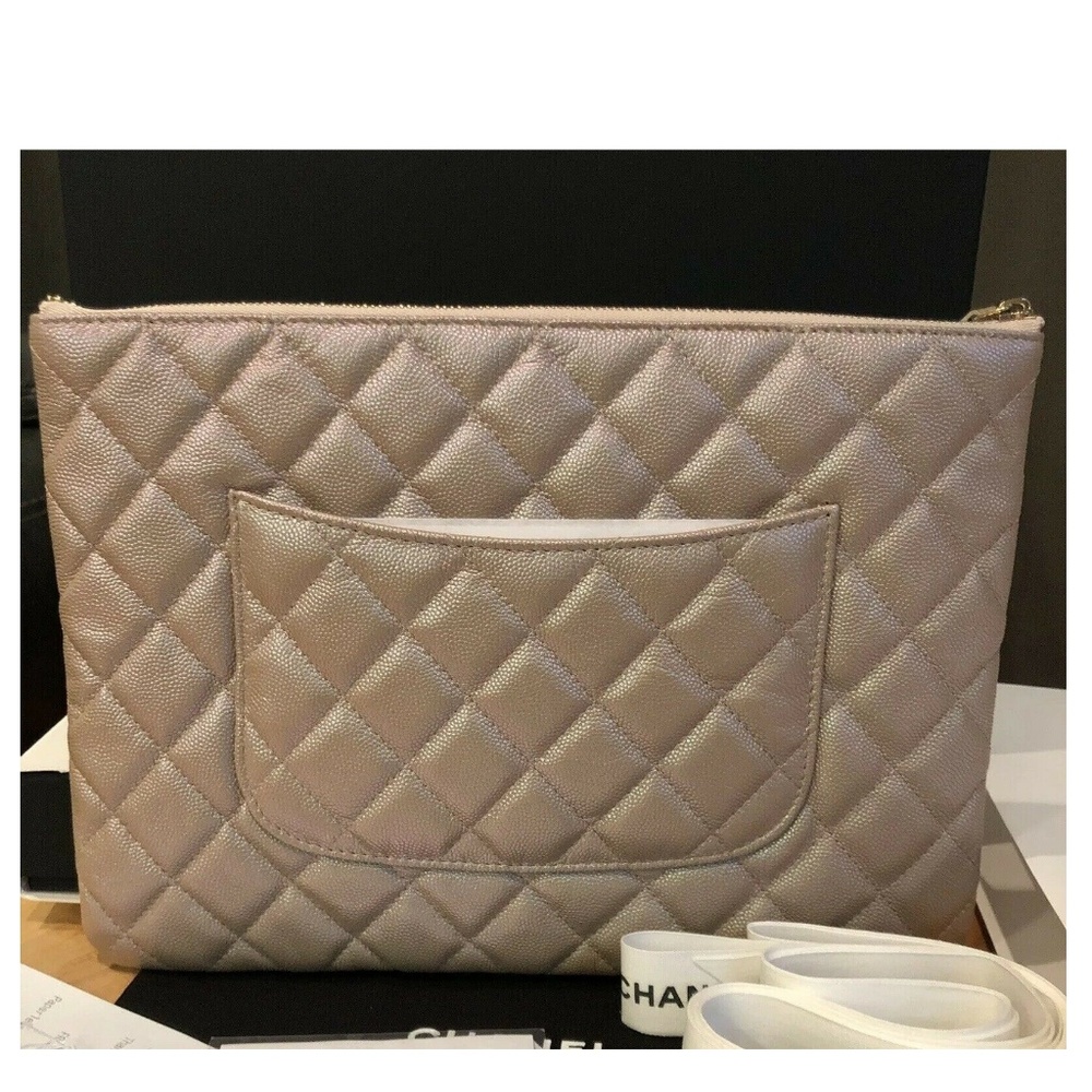 Authentic 19S new Chanel Medium O Case Pouch Pearl - Picture 5 of 8